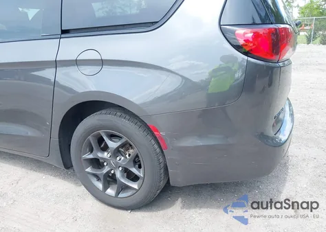 2019 Chrysler Pacifica Touring L Plus z USA, uszkodzony, nr VIN 2C4RC1EG7KR715554